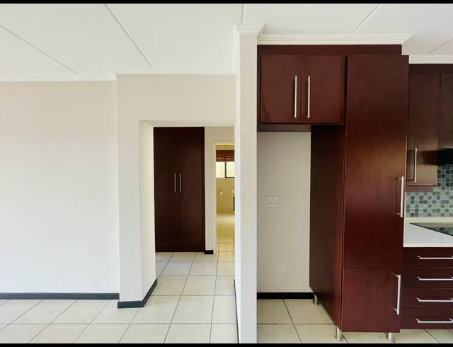 2 BEDROOM APARTMENT RENTED IN SUNNINGHILL